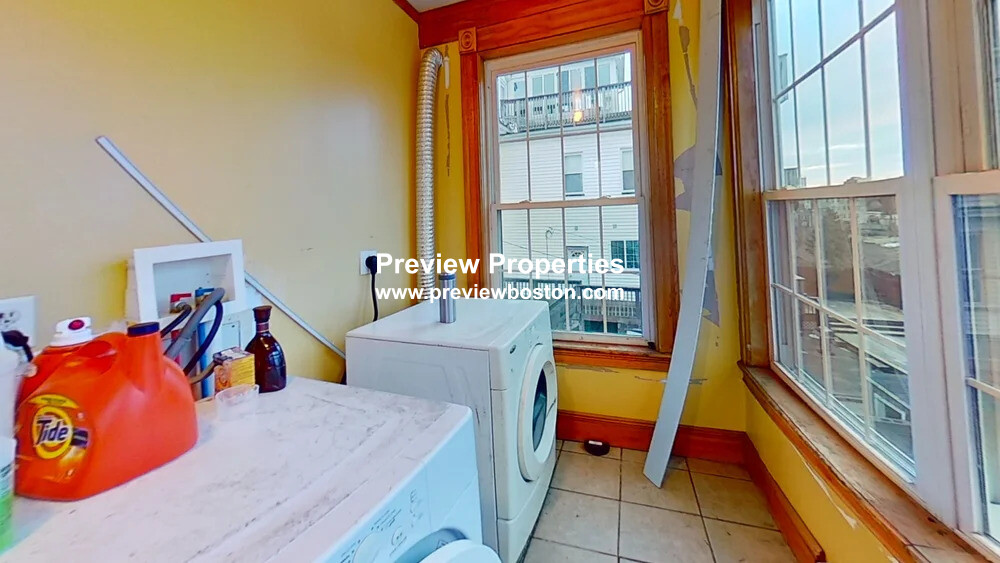 21 Alpine St, Roxbury