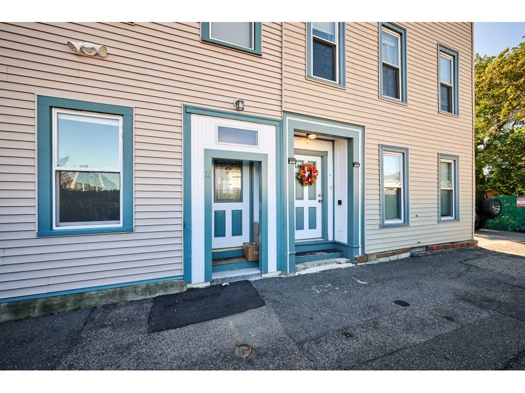 12 Humboldt Pl, South Boston