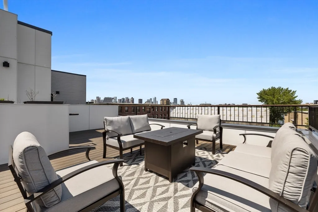 277 Border St, East Boston