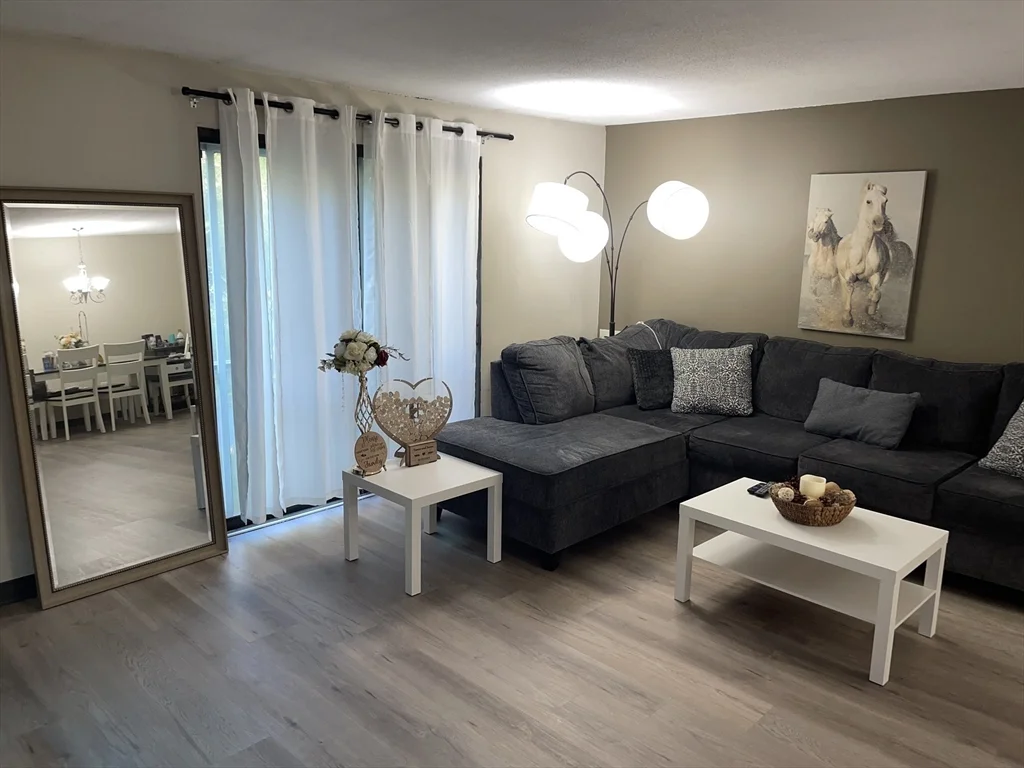 2 Village Hill Ln, West Natick