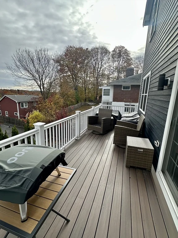 53 Old Mystic St, Arlington