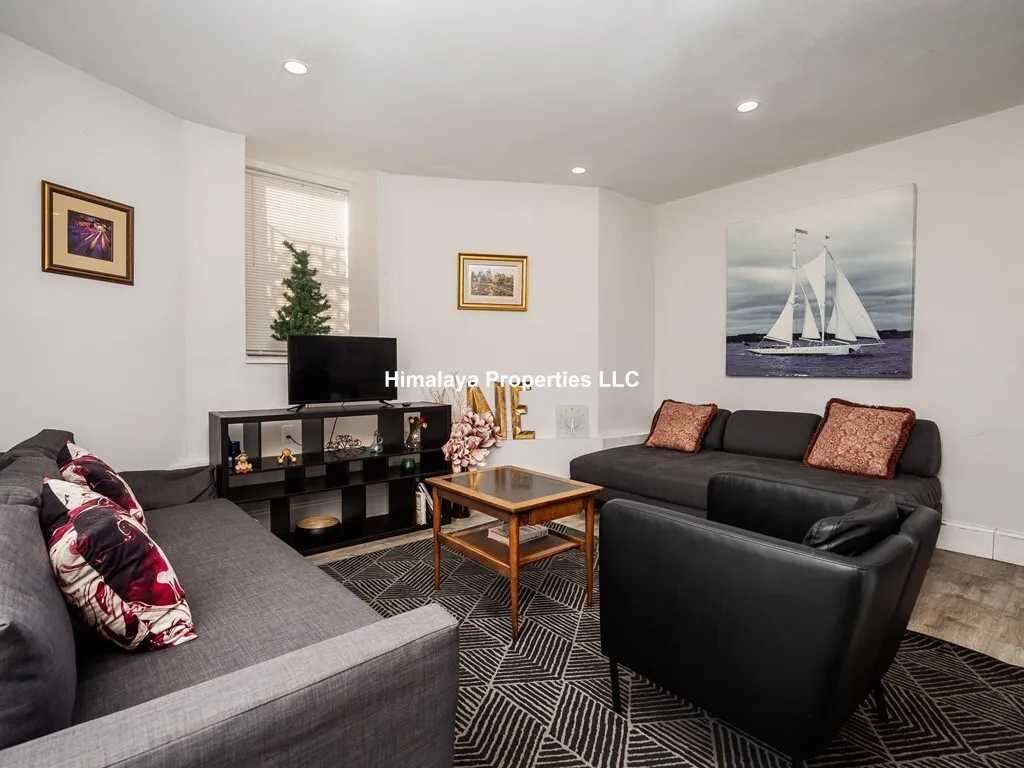 2 Buckley Ave, Jamaica Plain