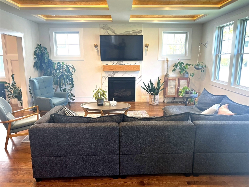 19 Shute Path, Newton Center