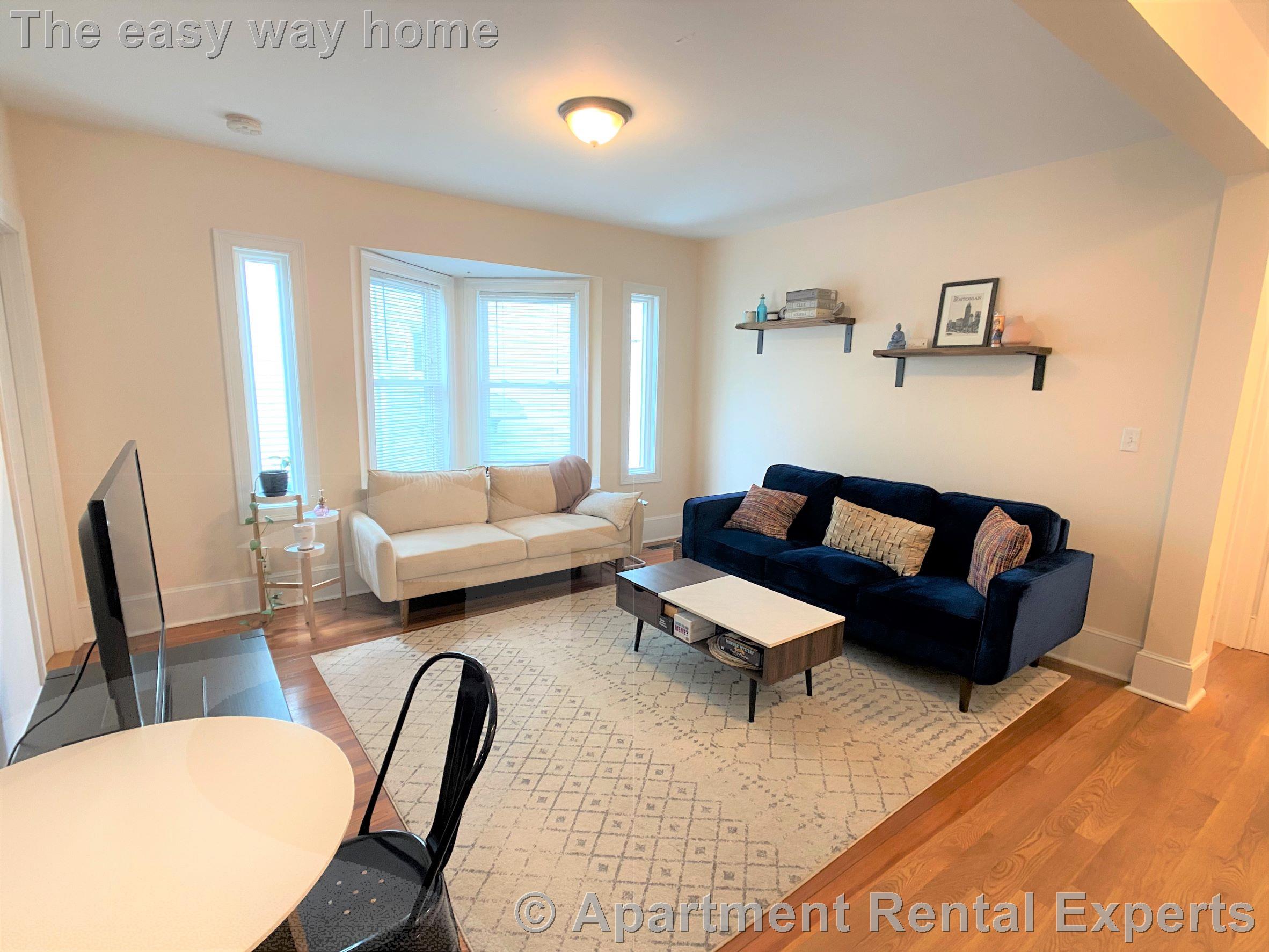 23 Willard Ave, Tufts