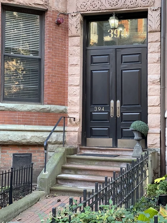 394 Marlborough St, Back Bay