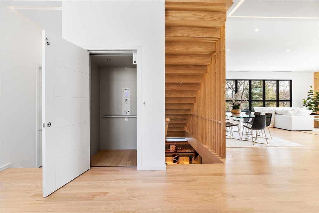 90 Auburndale Ave, Newton