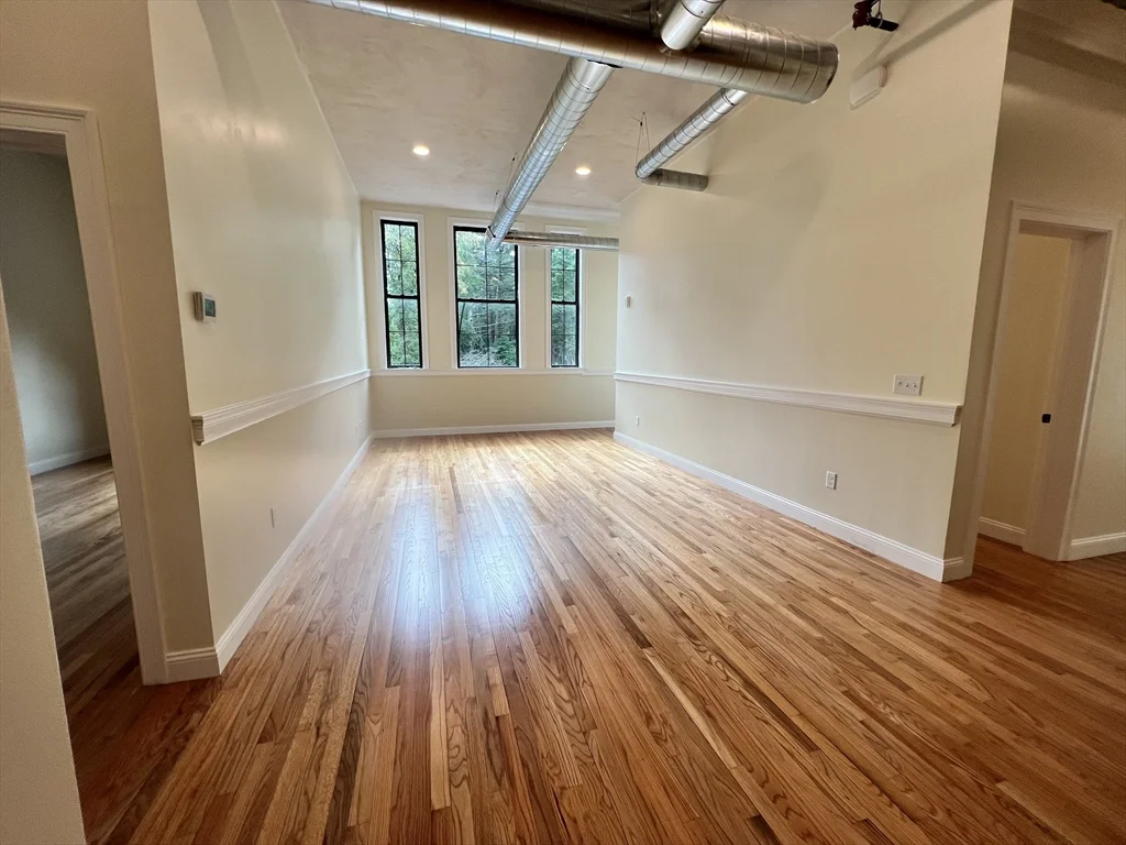 352 Manchaug Rd, Sutton