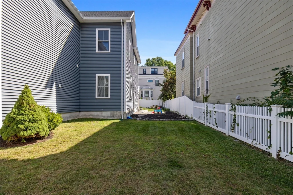 11 Ashland St, Dorchester