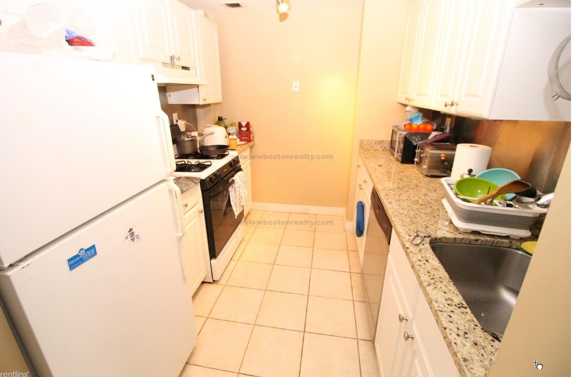 15 North Beacon St, Allston