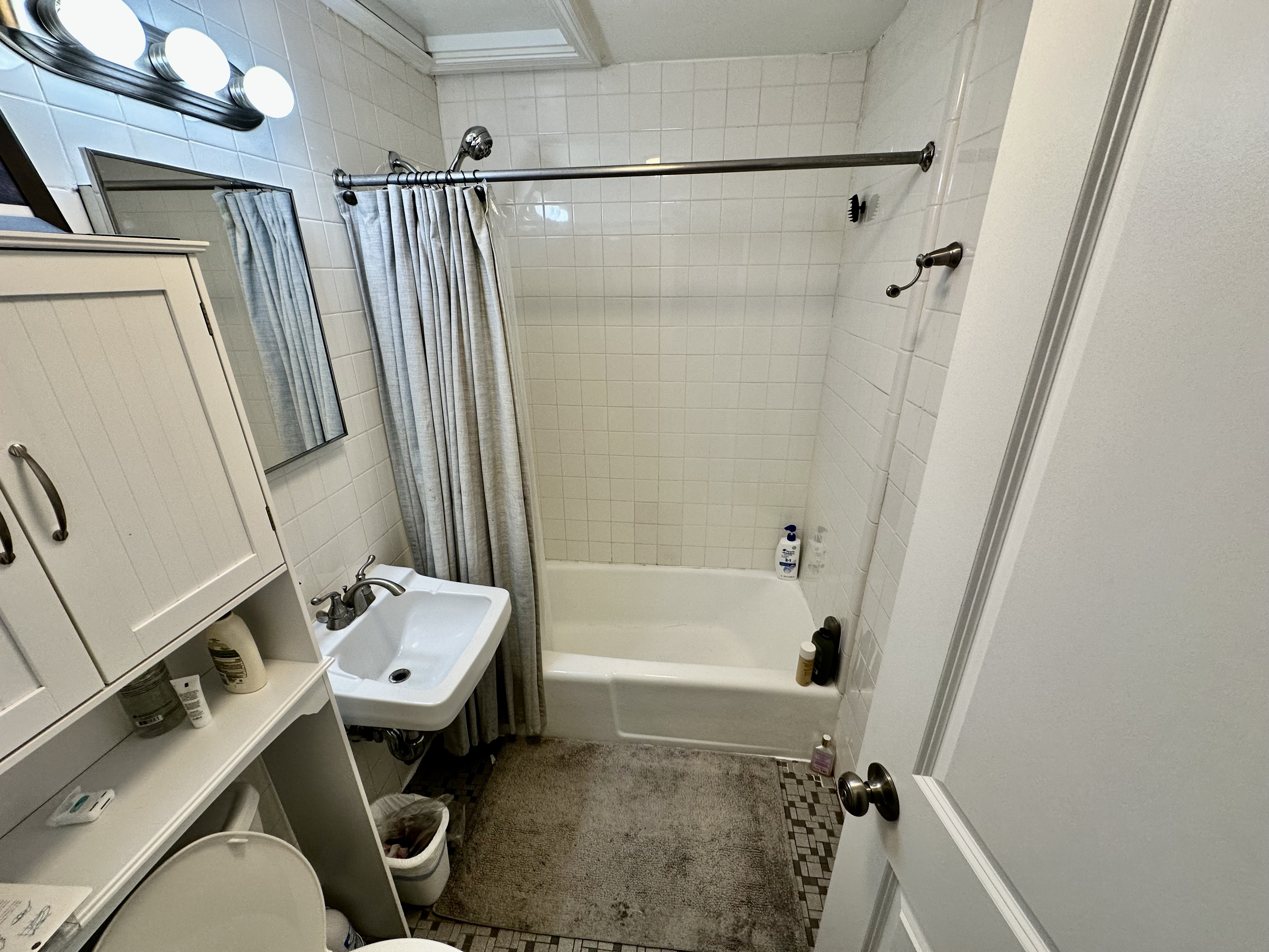 2 bed, 1 bath apartment for rent at 90 West Cedar Unit 2F, Beacon Hill — photo 3 of 16