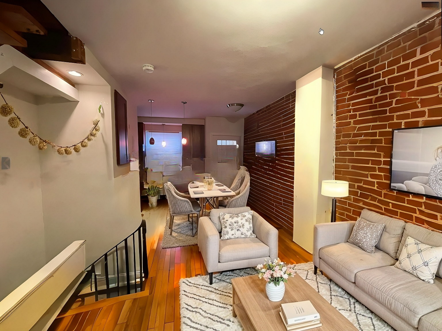 34 Sussex St, Roxbury