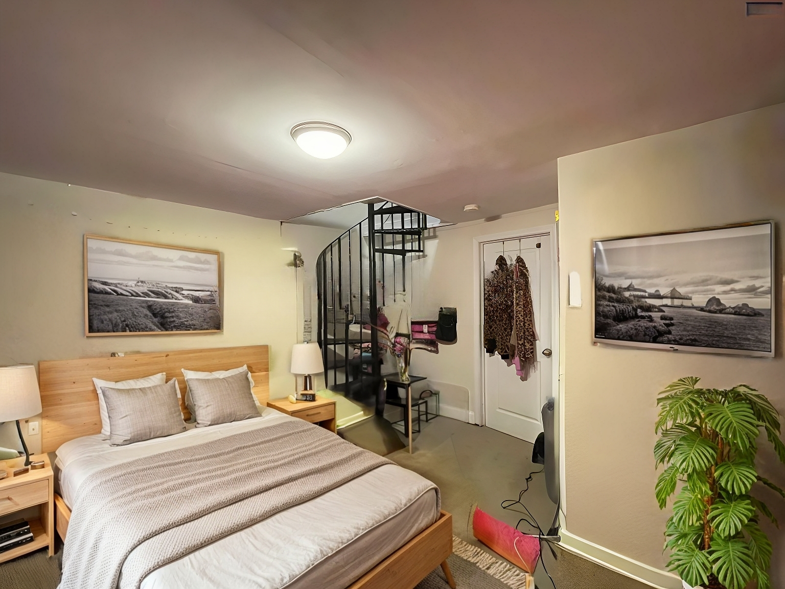 34 Sussex St, Roxbury