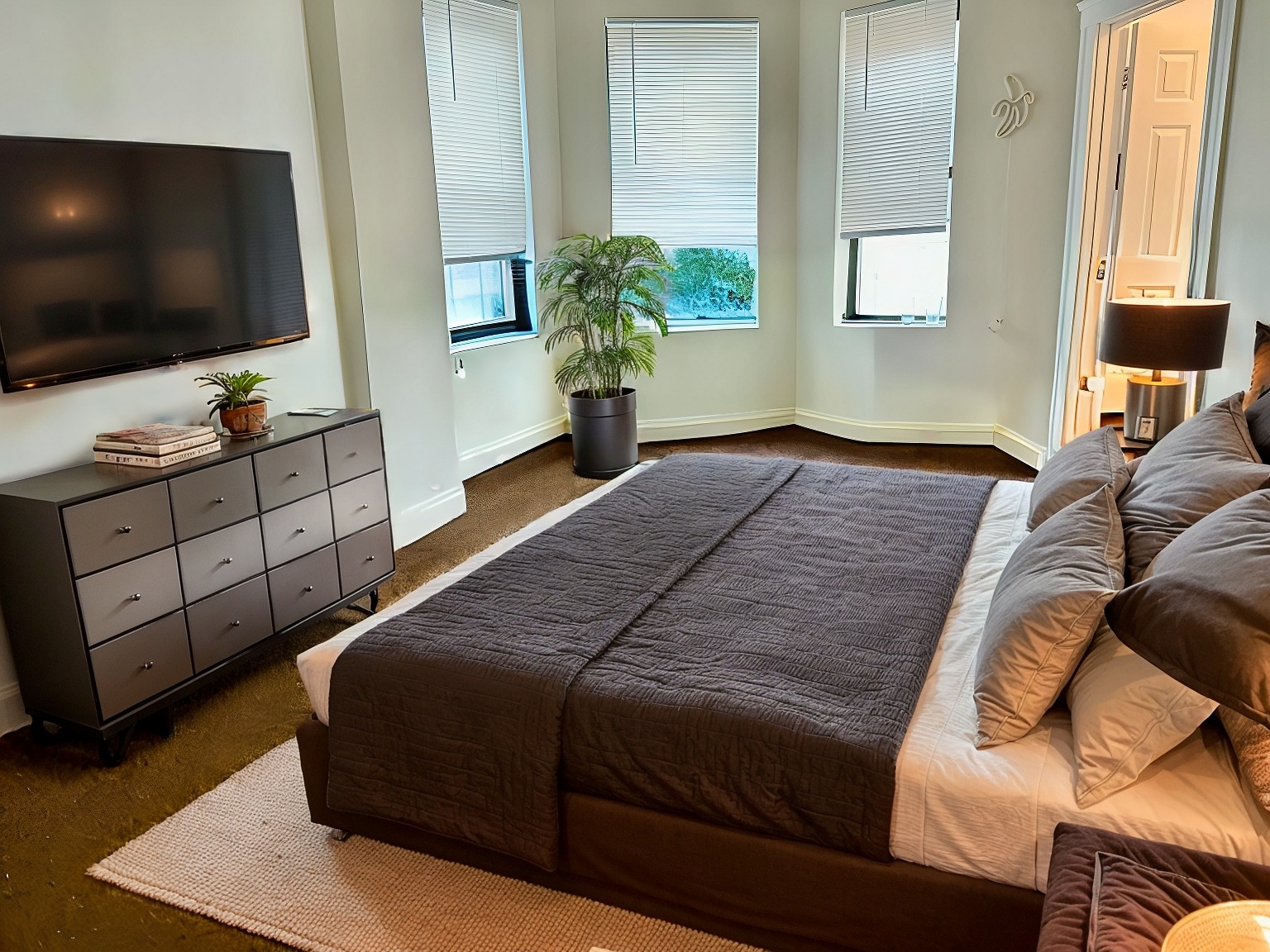 833 Beacon St, Fenway