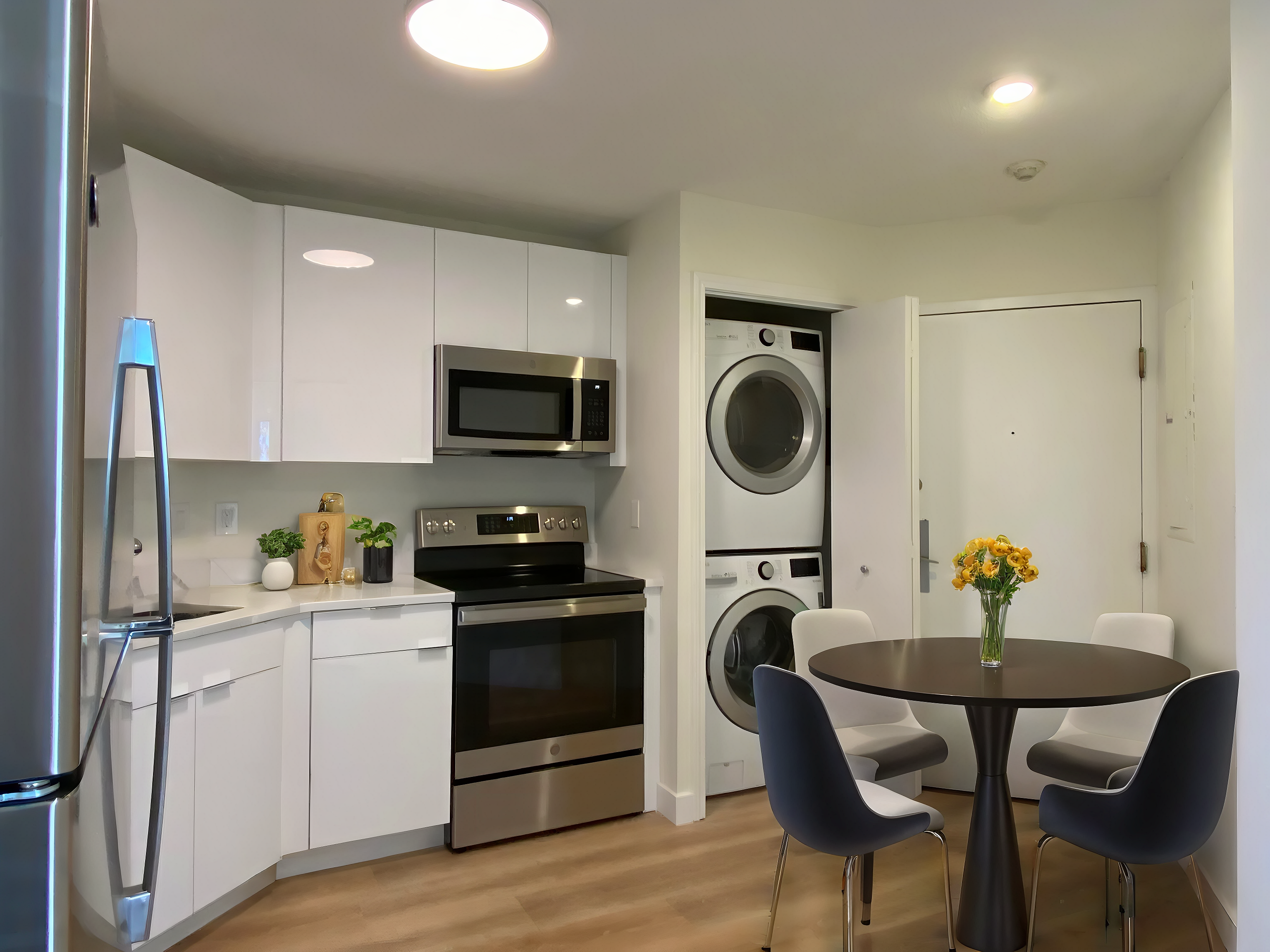 25 Webster Ave, Ward Two