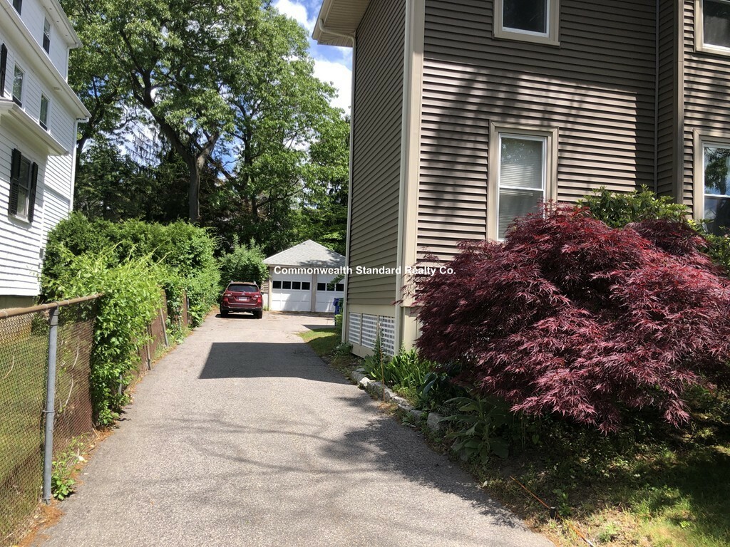 17 Hillside Rd, Newton Highlands