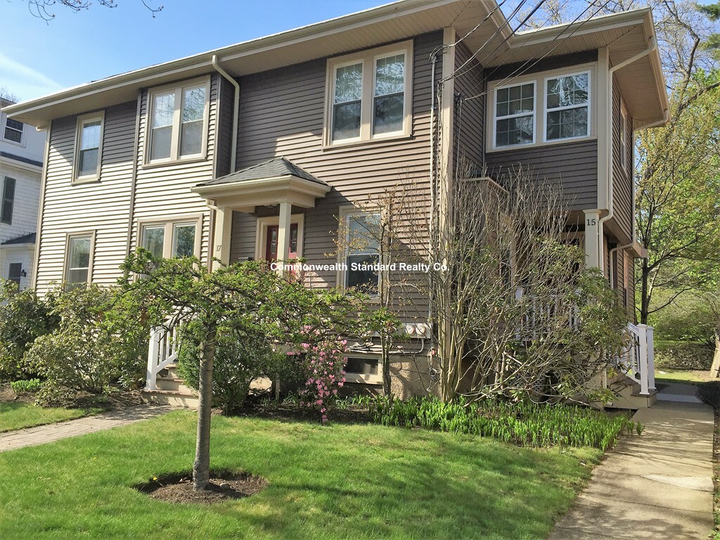 17 Hillside Rd, Newton Highlands