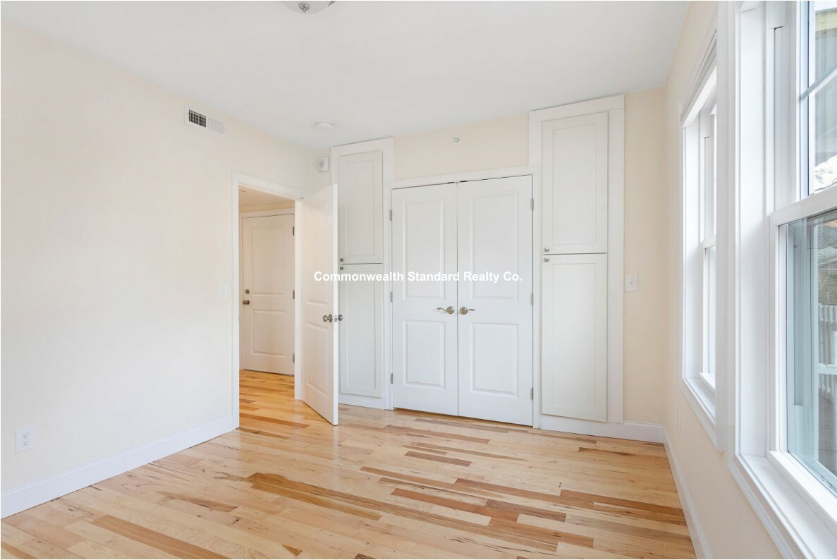 2 bed, 2 bath apartment for rent at 58 Boynton Unit 6, Jamaica Plain