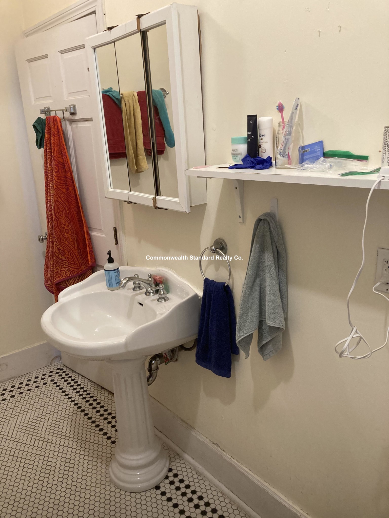 3 bed, 1 bath apartment for rent at 12 Hancock Unit 4, Beacon Hill — photo 17 of 20