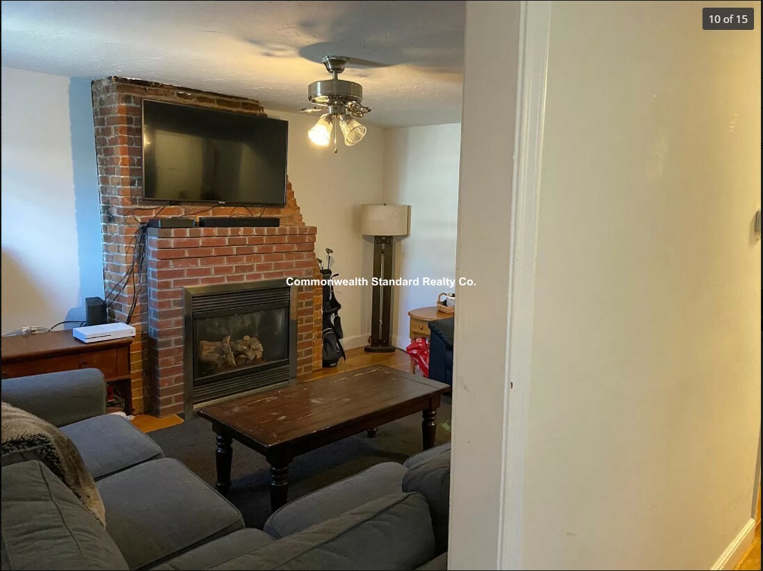 5 bed, 2 bath apartment for rent at 442 West 4th St Unit 2, South Boston — photo 2 of 14
