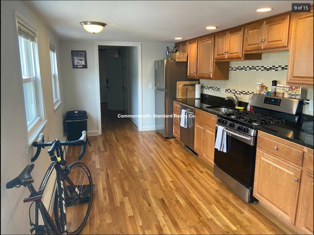 5 bed, 2 bath apartment for rent at 442 West 4th St Unit 2, South Boston — photo 3 of 14