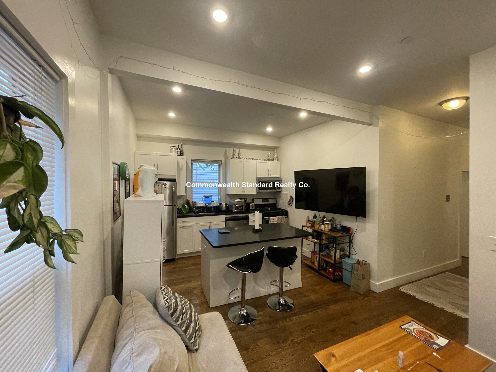 4 bed, 2 bath apartment for rent at 376 Windsor St Unit 1, Kendall Square — photo 3 of 11