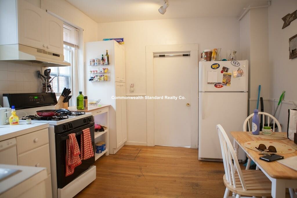 3 bed, 1 bath apartment for rent at 17 Irving St Unit 7, Beacon Hill — photo 4 of 36