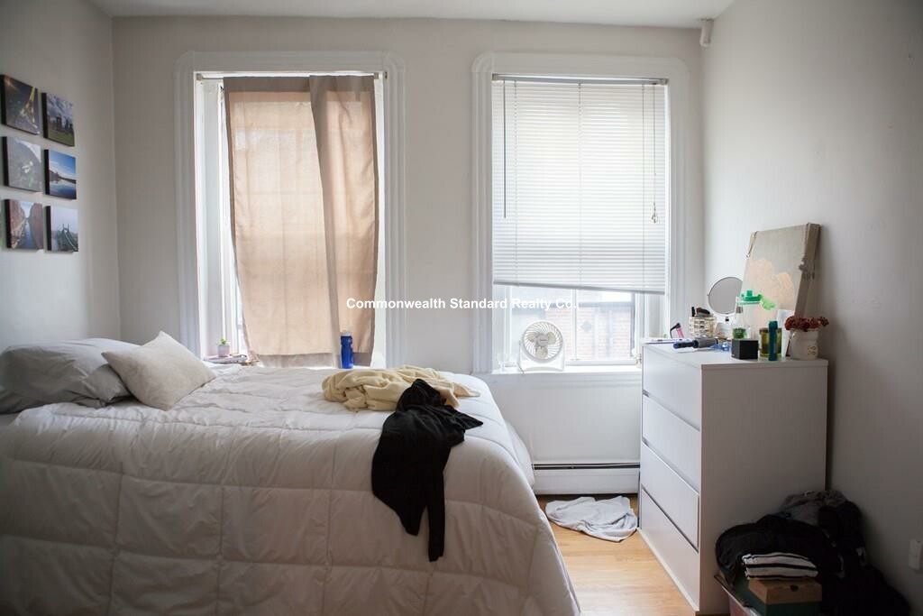 3 bed, 1 bath apartment for rent at 17 Irving St Unit 7, Beacon Hill — photo 5 of 36