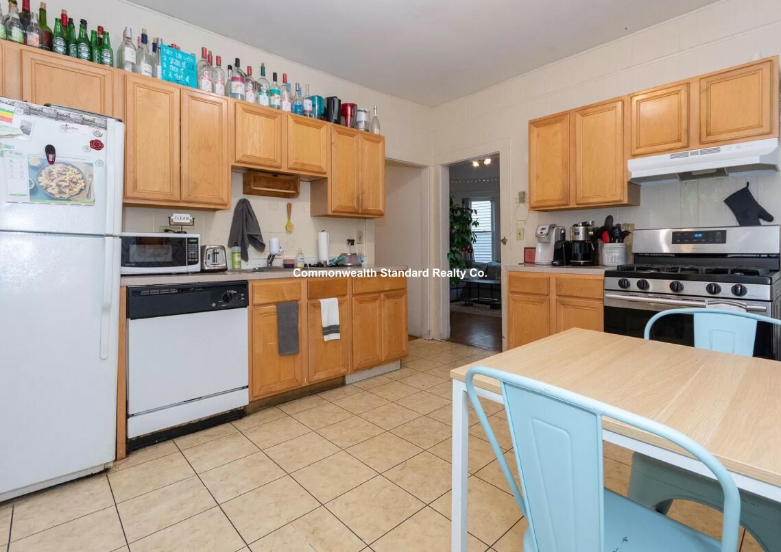 7 Gardner Ter, Allston