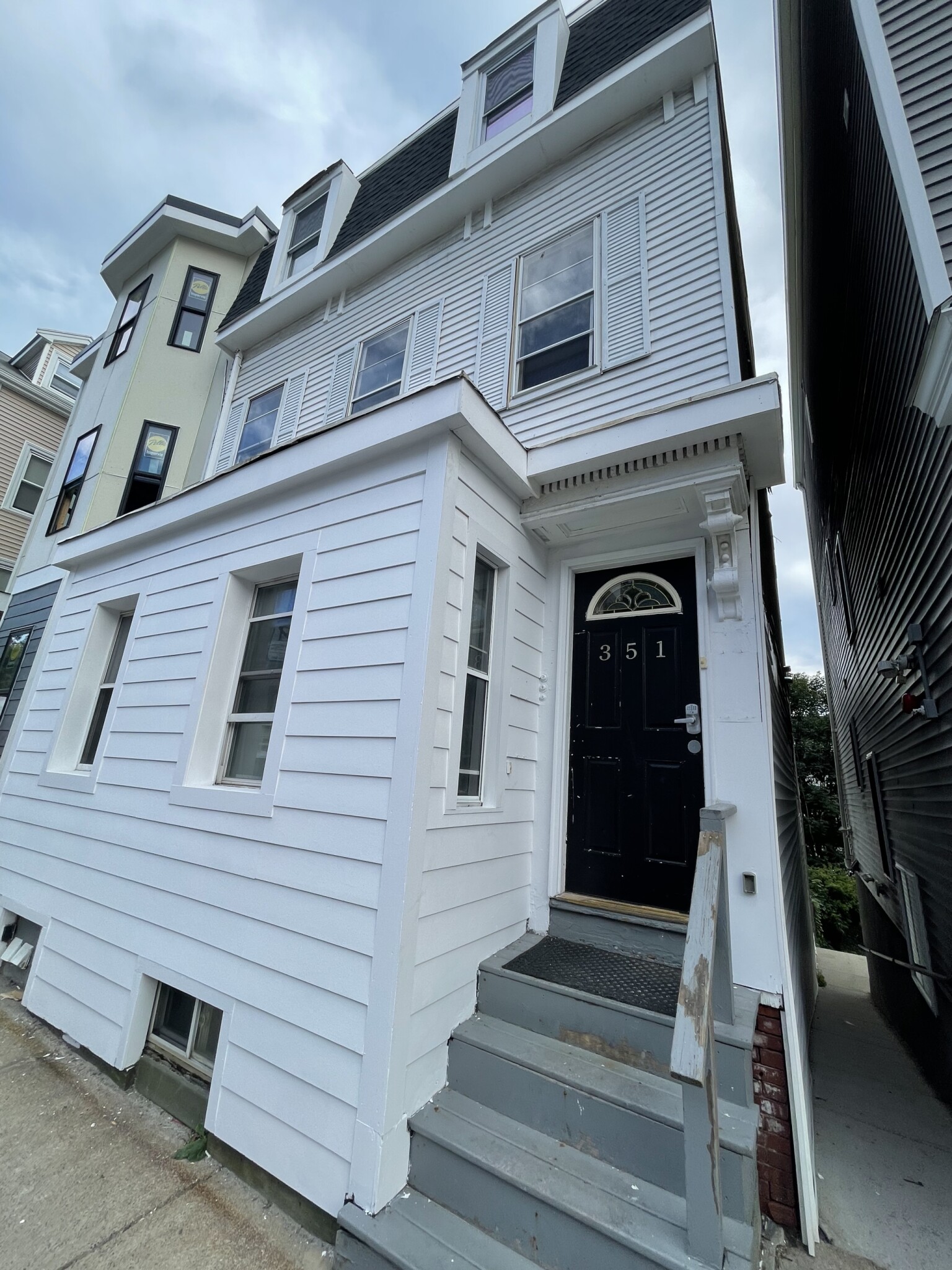 1 bed, 1 bath apartment for rent at 351 8th St Unit 3, South Boston — photo 1 of 5