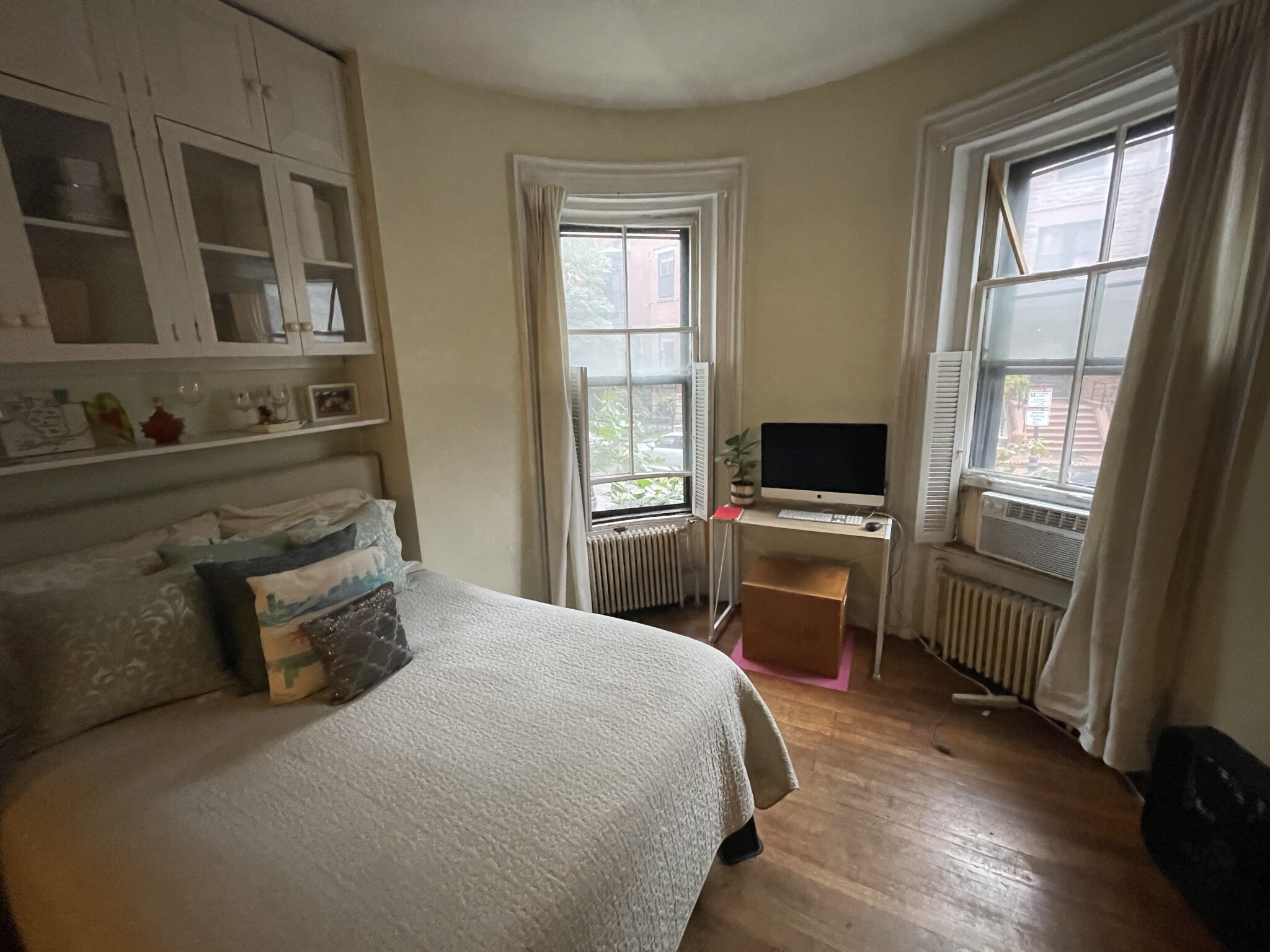 Studio bed, 1 bath apartment for rent at 8 Brimmer St Unit 1A, Beacon Hill — photo 4 of 14