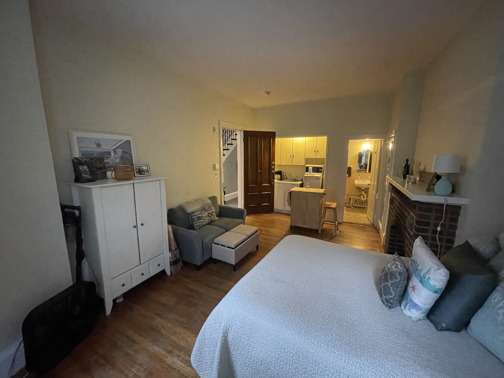 Studio bed, 1 bath apartment for rent at 8 Brimmer St Unit 1A, Beacon Hill — photo 5 of 14