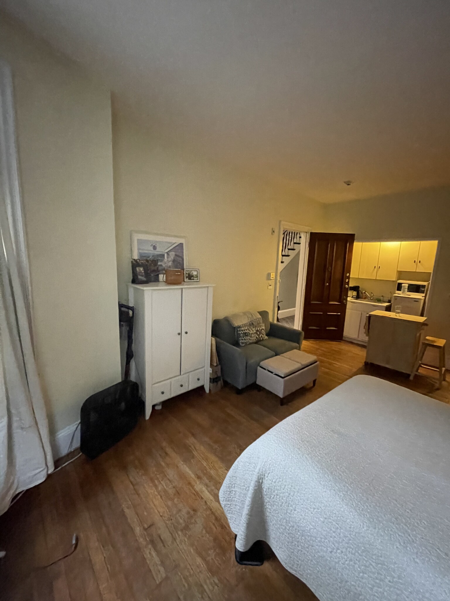 Studio bed, 1 bath apartment for rent at 8 Brimmer St Unit 1A, Beacon Hill — photo 9 of 14