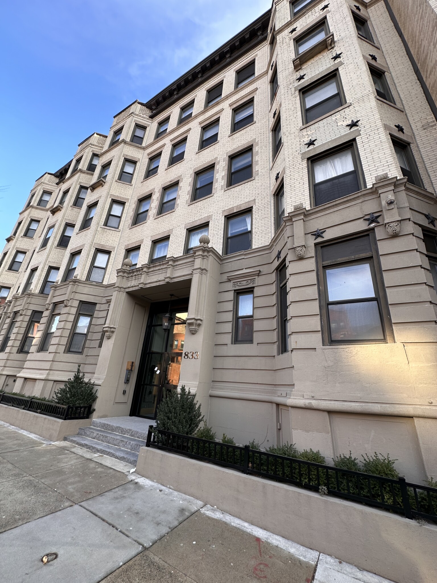 3 bed, 1 bath apartment for rent at 833 Beacon St Unit 401, Fenway