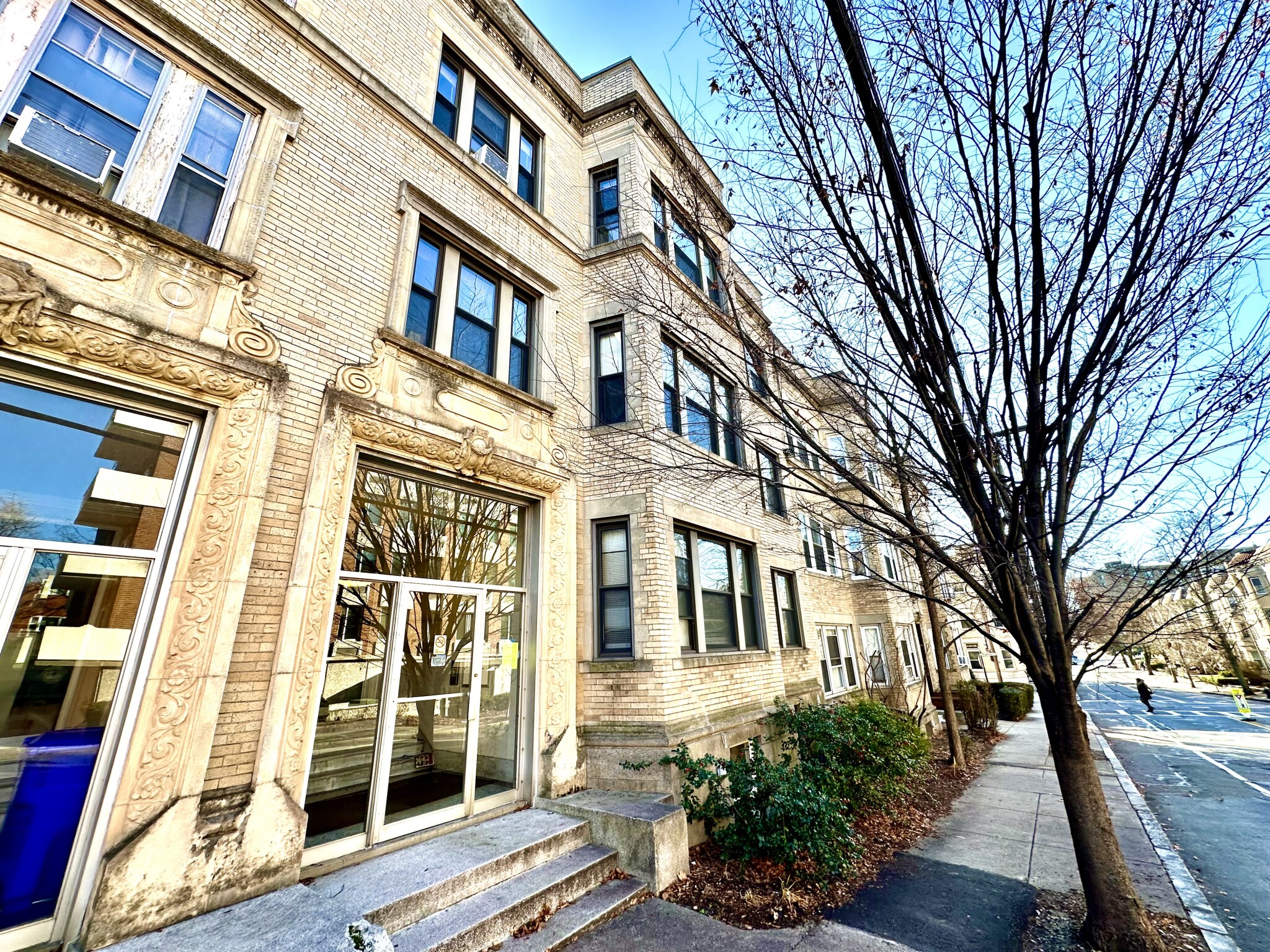 5 bed, 2 bath apartment for rent at 215 Saint Paul St Unit 3, Coolidge Corner