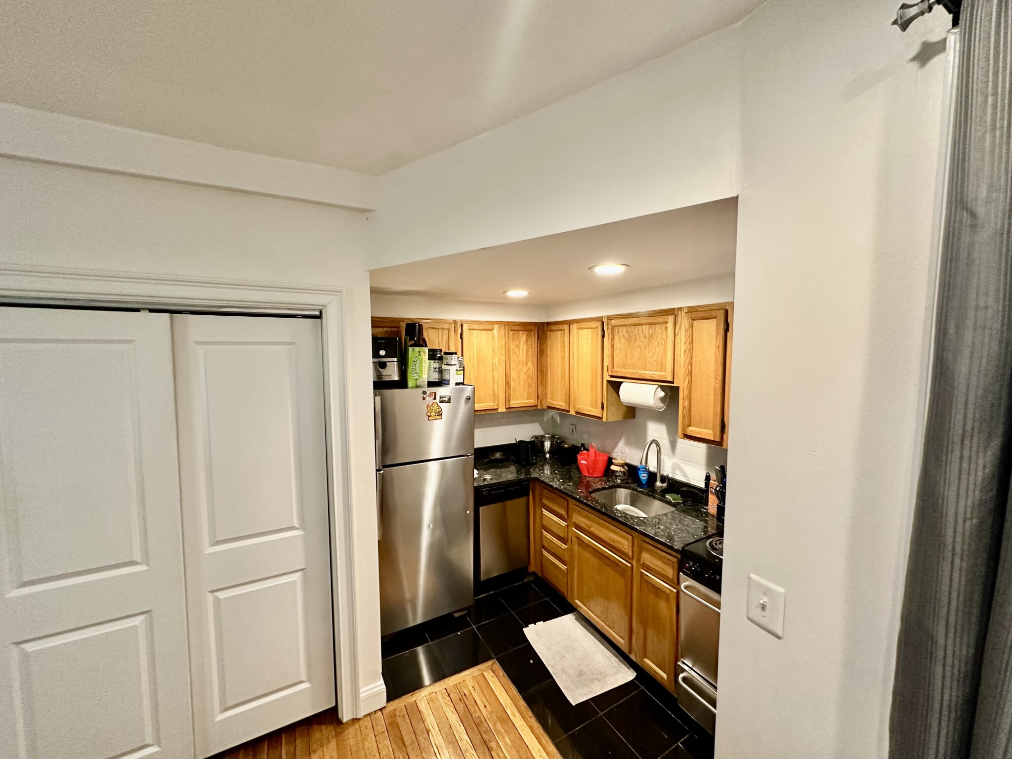 2 bed, 1 bath apartment for rent at 90 West Cedar Unit 2F, Beacon Hill — photo 14 of 16