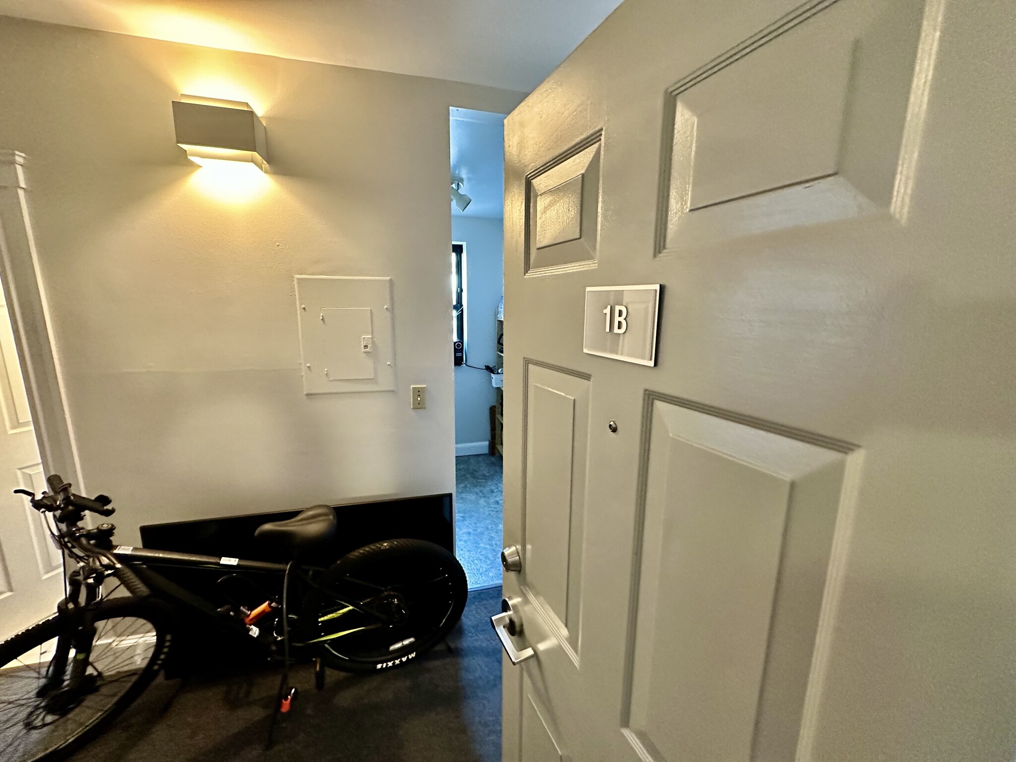 1 split bed, 1 bath apartment for rent at 829 Beacon Unit 1B, Fenway — photo 6 of 12