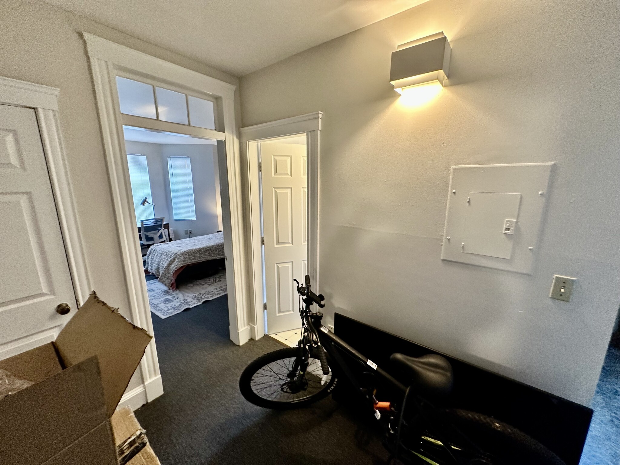 1 split bed, 1 bath apartment for rent at 829 Beacon Unit 1B, Fenway