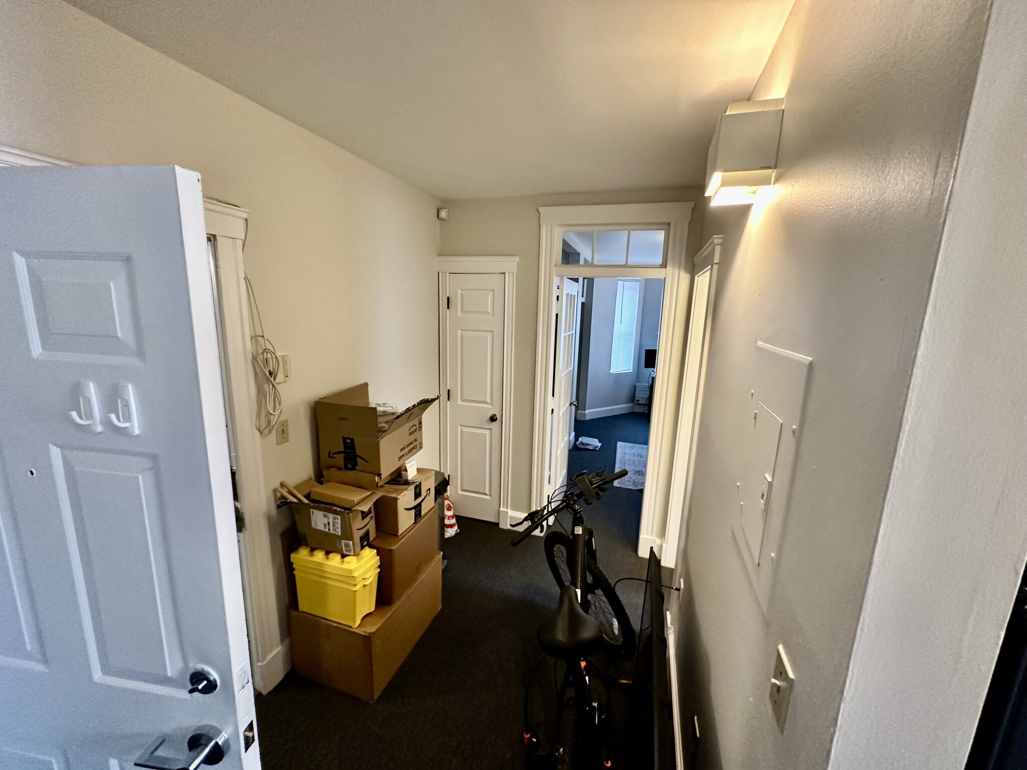 1 split bed, 1 bath apartment for rent at 829 Beacon Unit 1B, Fenway — photo 2 of 12