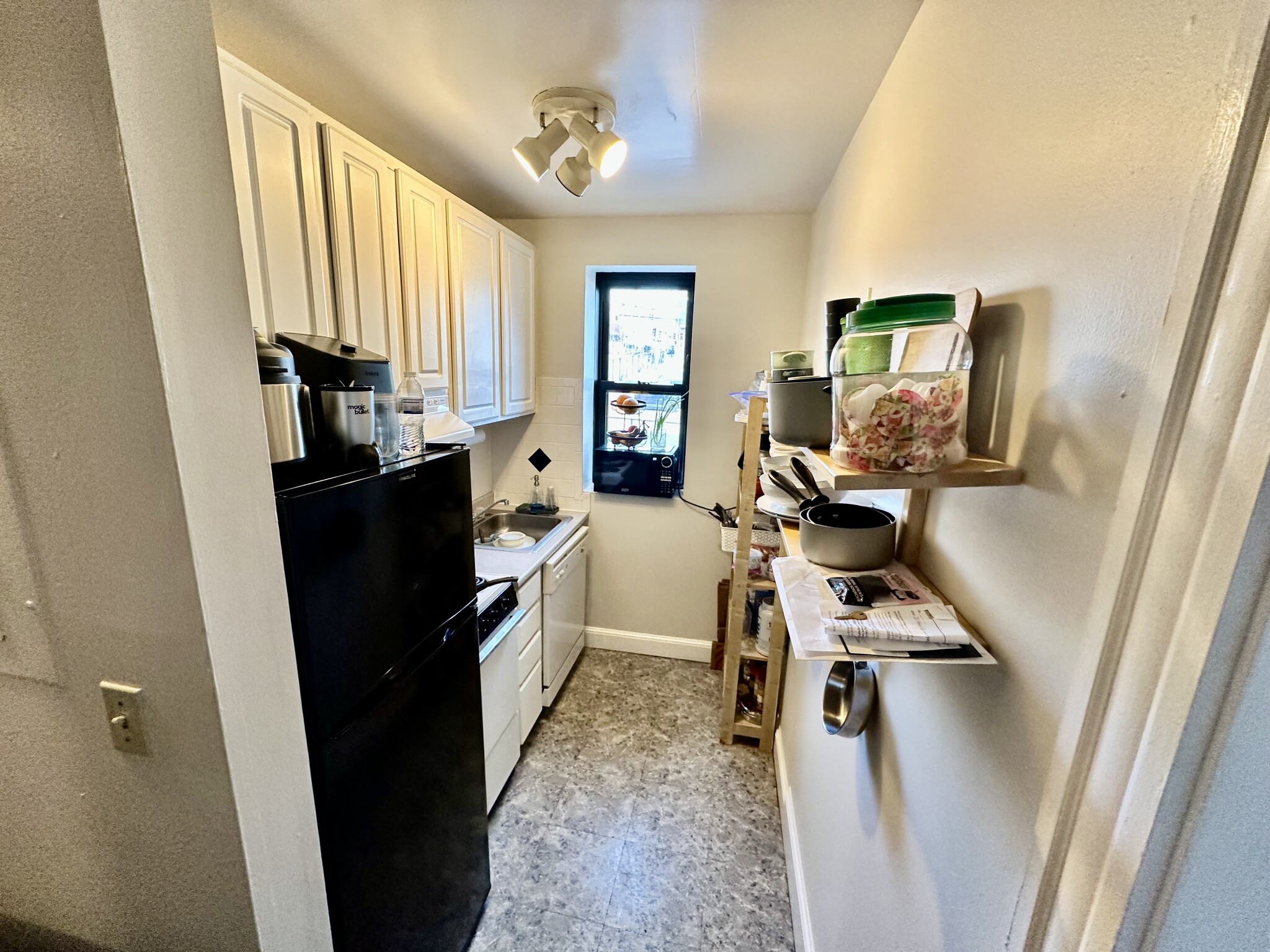 1 split bed, 1 bath apartment for rent at 829 Beacon Unit 1B, Fenway — photo 3 of 12