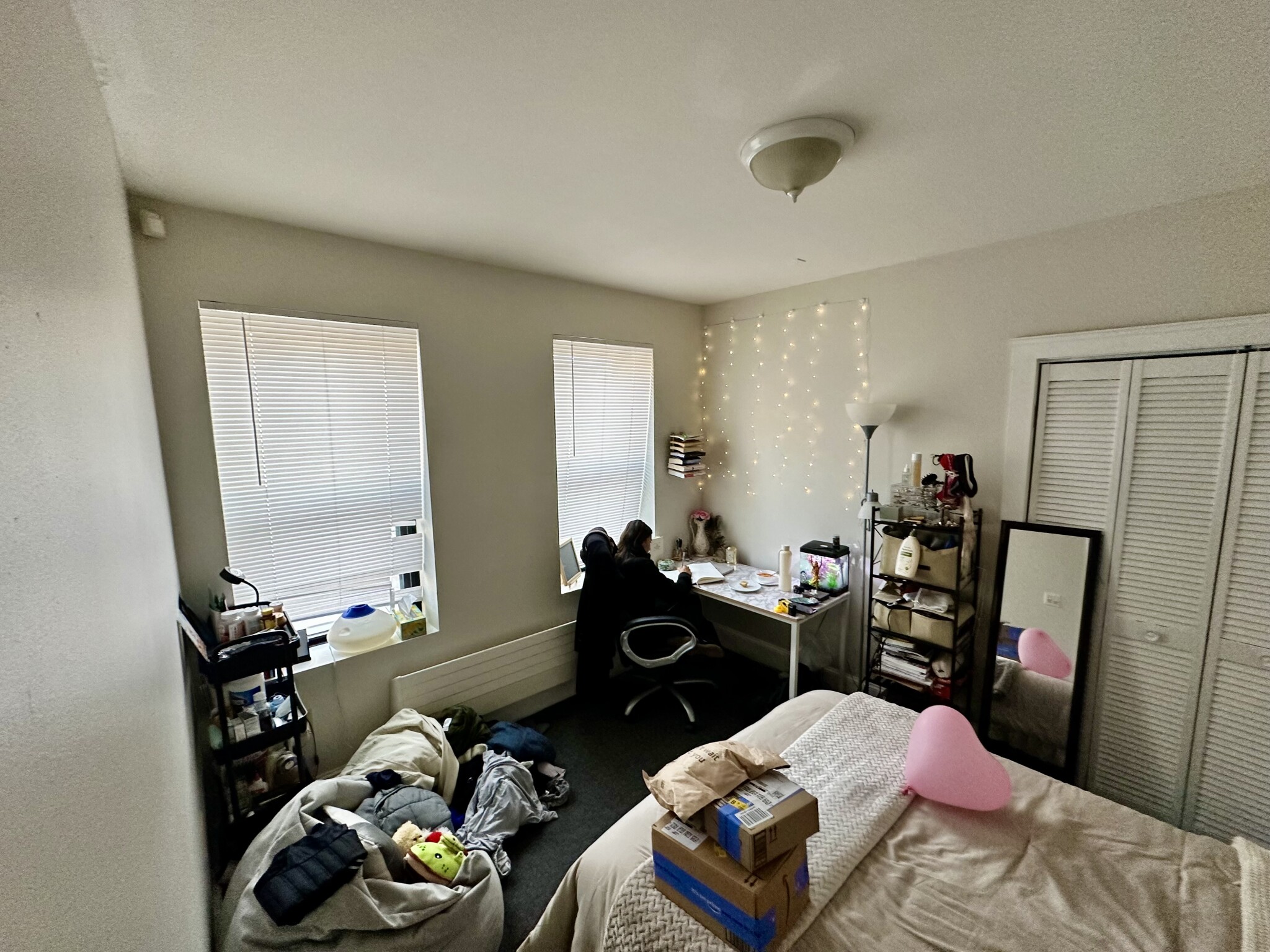 1 split bed, 1 bath apartment for rent at 829 Beacon Unit 1B, Fenway — photo 8 of 12