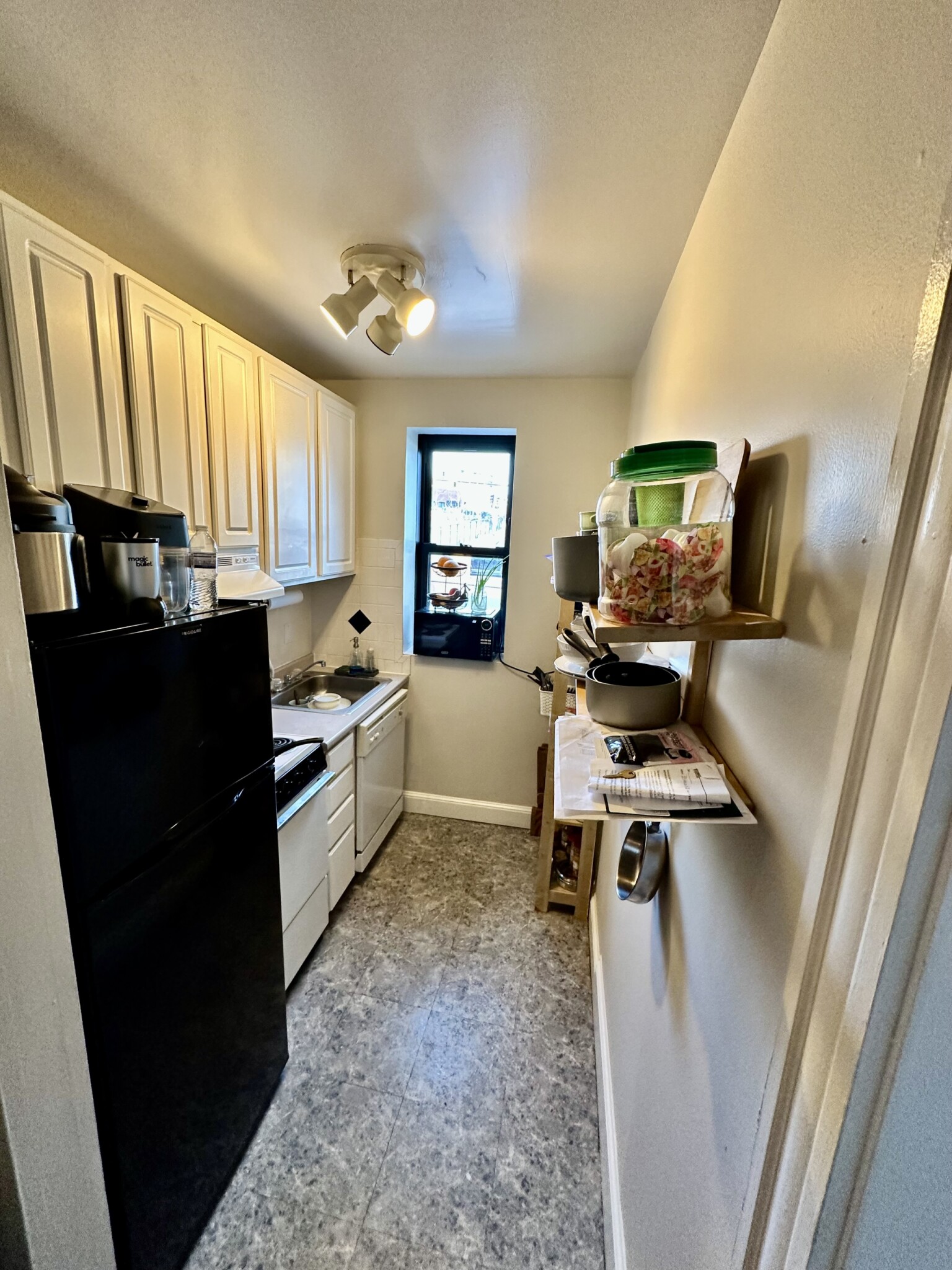 1 split bed, 1 bath apartment for rent at 829 Beacon Unit 1B, Fenway — photo 7 of 12