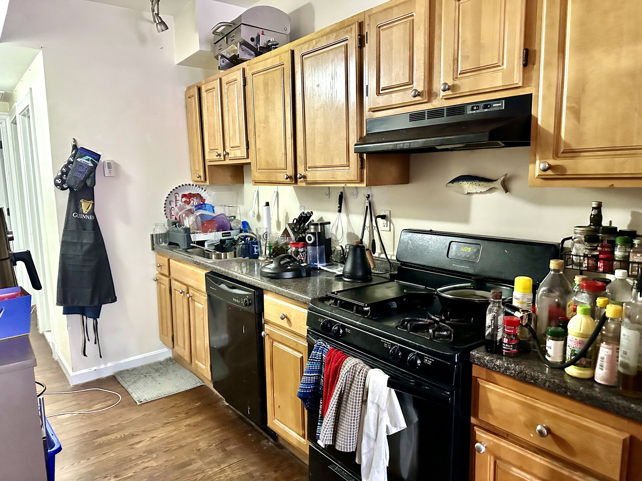 3 bed, 1.5 bath apartment for rent at 1942 Beacon St Unit 2, Brighton — photo 7 of 17