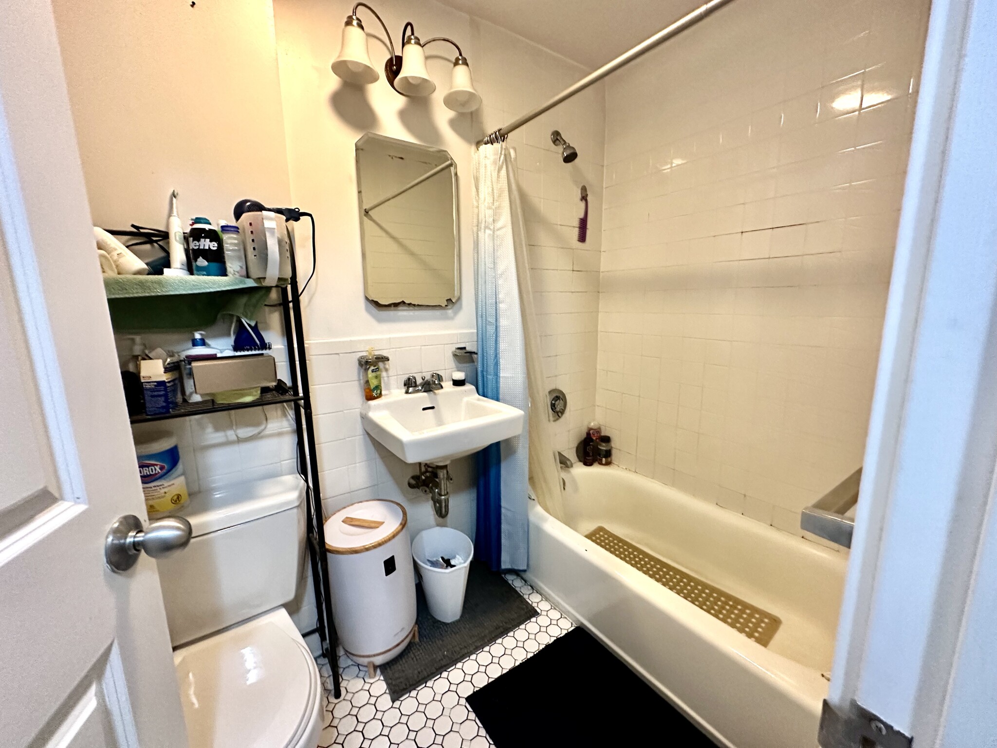 3 bed, 1.5 bath apartment for rent at 1942 Beacon St Unit 2, Brighton — photo 8 of 17