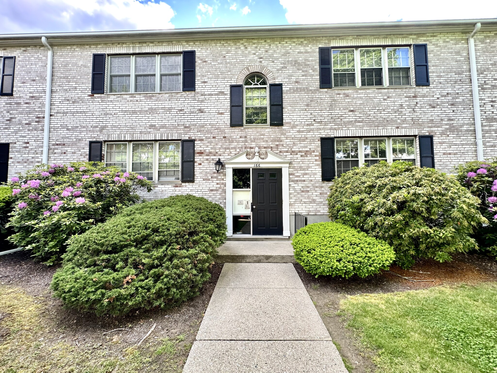 166 Lake Shore, Brighton