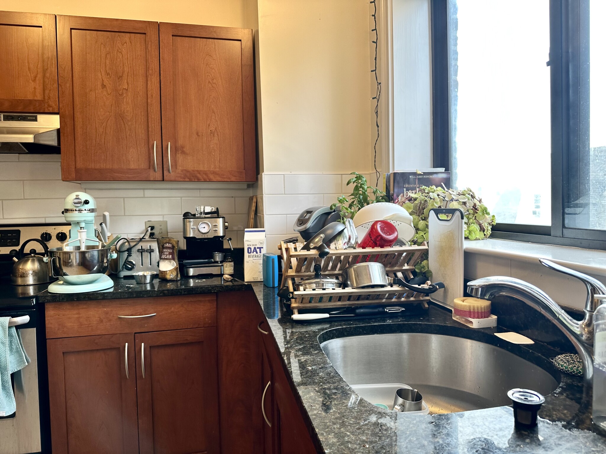 4 bed, 2 bath apartment for rent at 27 Glenville Ave Unit 4, Allston — photo 14 of 23