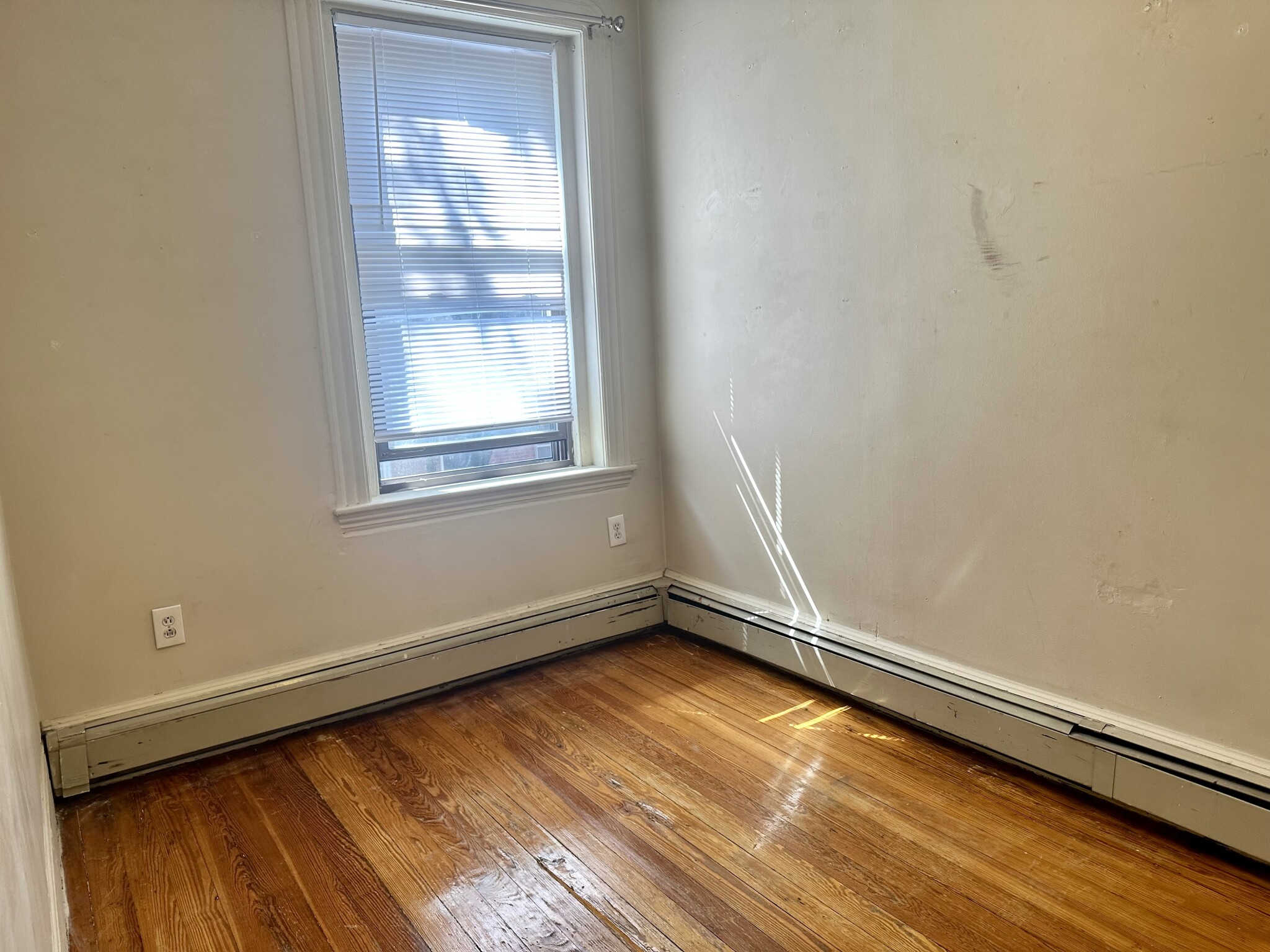 3 bed, 1 bath apartment for rent at 73 Phillips St Unit 3, Beacon Hill — photo 9 of 19