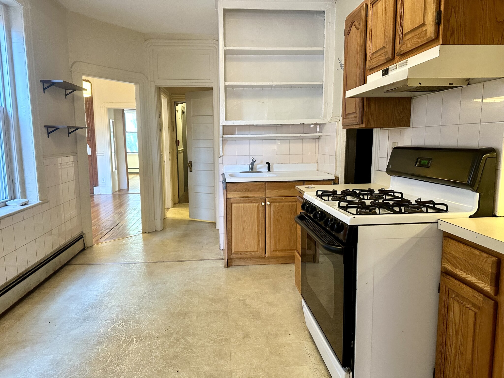 3 bed, 1 bath apartment for rent at 73 Phillips St Unit 3, Beacon Hill — photo 16 of 19