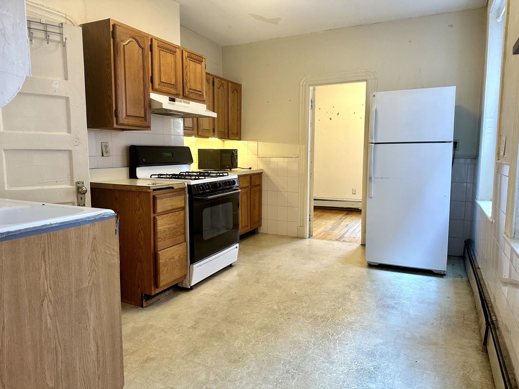 3 bed, 1 bath apartment for rent at 73 Phillips St Unit 3, Beacon Hill — photo 15 of 19
