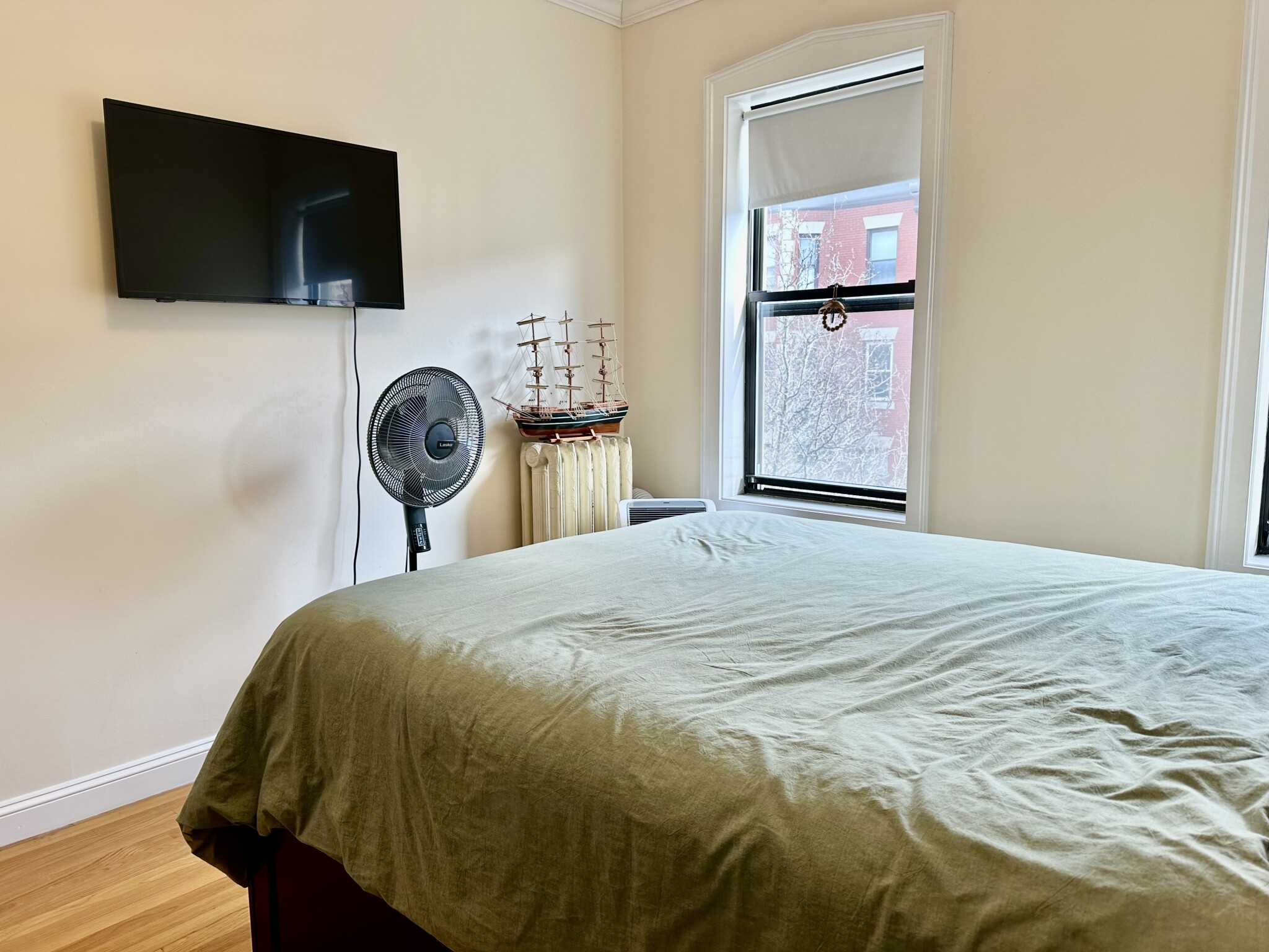 4 Park Vale Ave, Allston