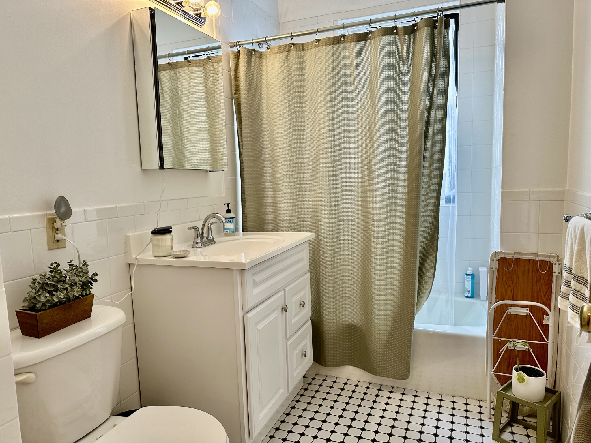 4 Park Vale Ave, Allston